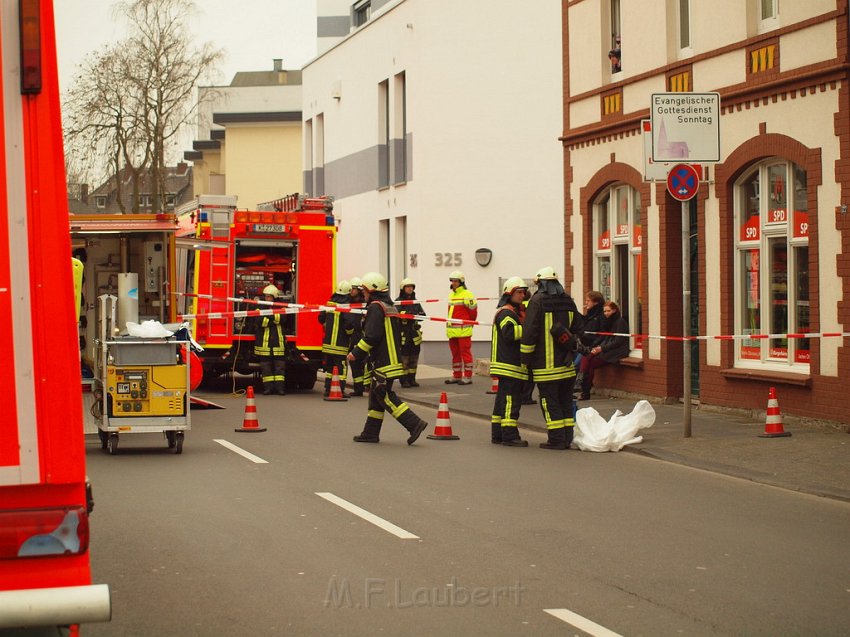 Weisses Pulver im Buero gefunden Koeln Porz Mitte Hauptstr P062.JPG